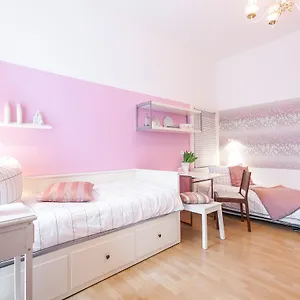 Apartment Süßes 1-zimmer-apartment In Kollwitzplatz-nähe